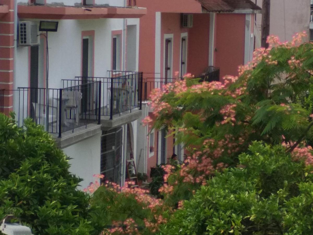 Perivoli Tessa'S Apartment Parga Bagian luar foto
