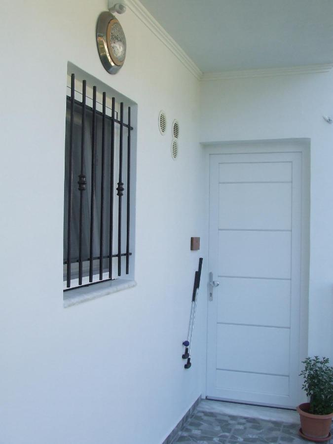 Perivoli Tessa'S Apartment Parga Bagian luar foto